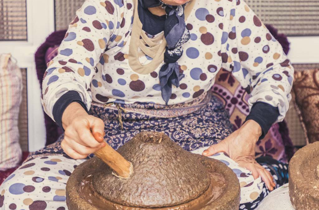 Maestra del aceite de Argan
